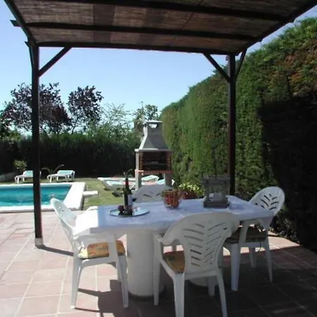 - 2 Bedroom House And Private Pool 2 Holiday home *