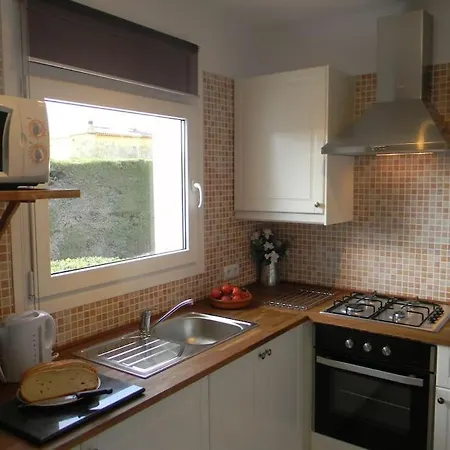 Holiday home - 2 Bedroom House And Private Pool 2