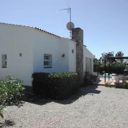 Holiday home - 2 Bedroom House And Private Pool 2