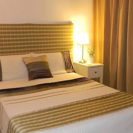 Holiday home - 2 Bedroom House And Private Pool 2